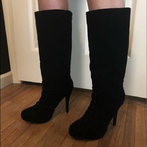 Black suede boots w heel